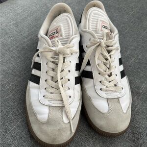 Adidas Men's Samba Classic indoor Soccer Sneaker